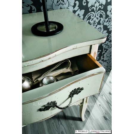 French chest of drawers