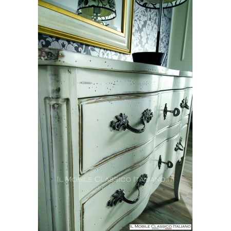 French chest of drawers