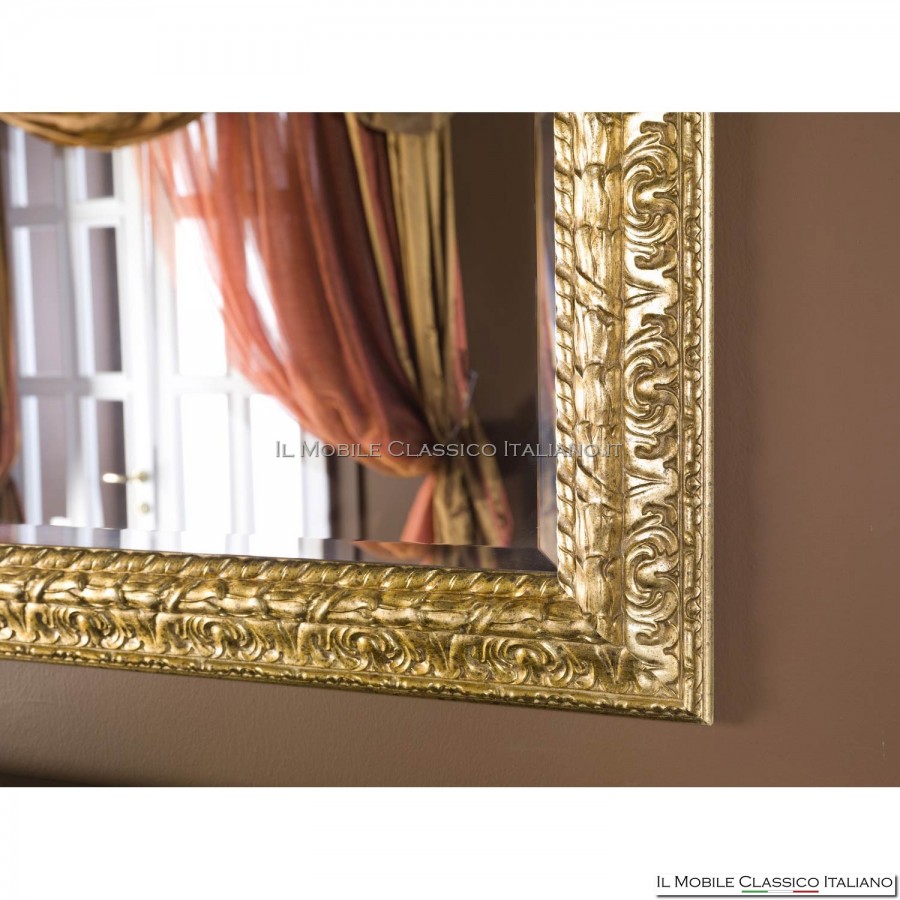 specchio con cornice in legno dorata 50x70